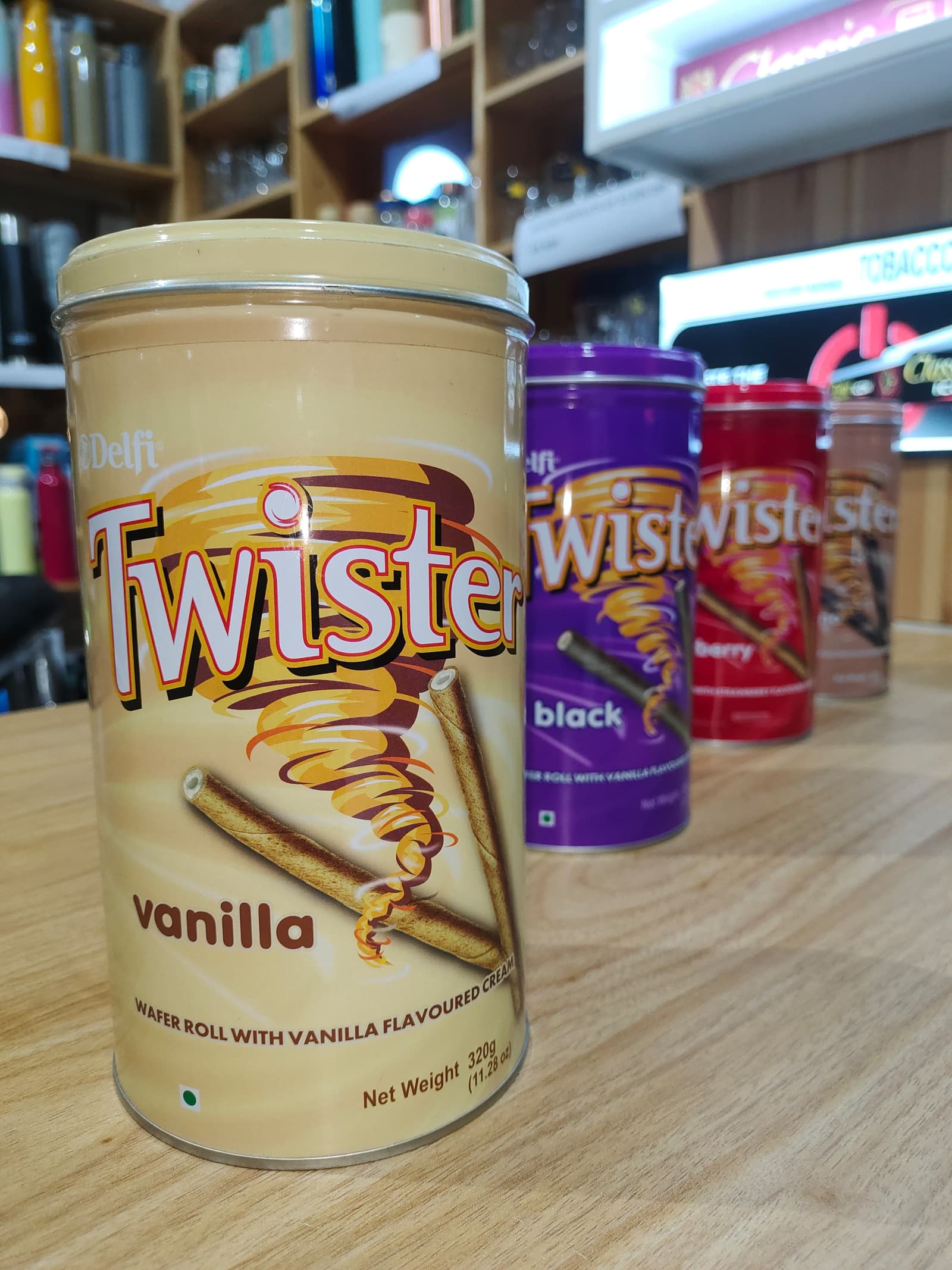 Buy Delfi Twister Wafer Roll – Vanilla (320g) in Dehradun | Jackson Grocery Store